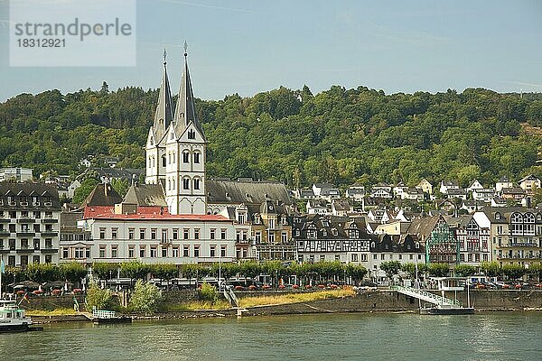 Blick auf Stadtbild mit UNESCO St. Severus Kirche in Boppard  Rhein  Rheinufer  Rheinland-Pfalz  Oberes Mittelrheintal  Deutschland  Europa
