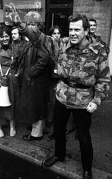 Die Arbeiterfestspiele Roter Punkt  eine Veranstaltung linker Gruppen am 18. 9. 1971 in Hannover  wurde ein Treffen der Gegner der Fahrpreiserhöhungen im oeffentlichen Nahverkehr und Freunden der Musikszene. RP-Gegner: Rechtsradikale Wikingjugend (NPD)  Deutschland  Europa