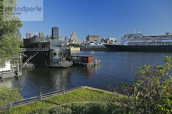 Kreuzfahrtschiff und schwimmendes Spa  Alter Hafen  Montreal  Provinz Quebec  Kanada  Nordamerika