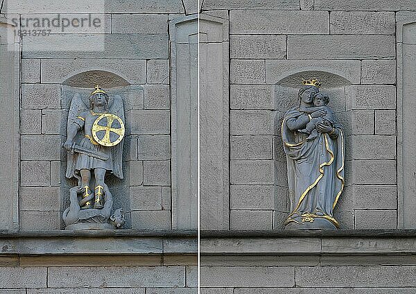 Skulptur vom Heiligen Georg mit dem Drachen und Maria immaculata an einer Hausfassade um 1850  Untertheres Unterfranken  Bayern  Deurschland