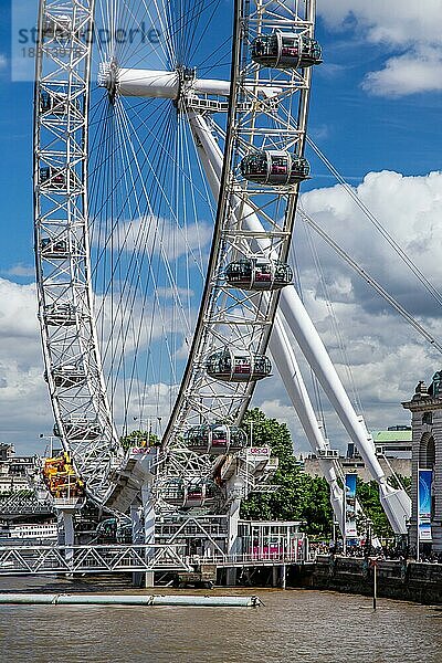 Riesenrad London Eye am Themseufer  London  City of London  England  United Kingdom  Großbritannien  Europa
