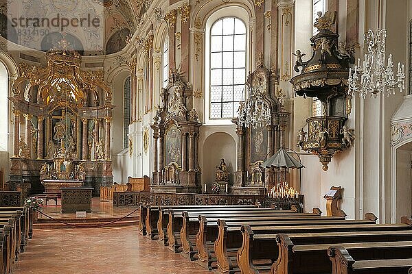 Innenansicht mit Kanzel der barocken Augustinerkirche  Altstadt  Mainz  Rheinhessen  Rheinland-Pfalz  Deutschland  Europa