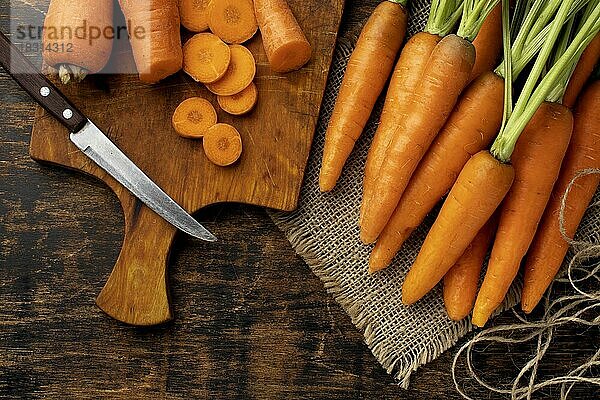 Bund frische Karotten Arrangement