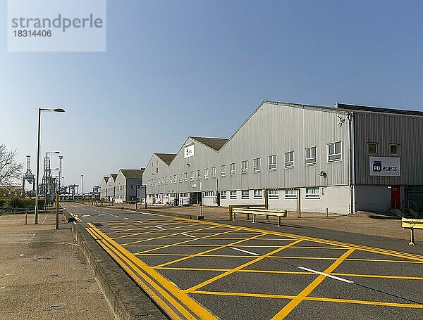 PD Ports Schifffahrtsfrachtlager  Hafen von Felixstowe  Suffolk  England  UK