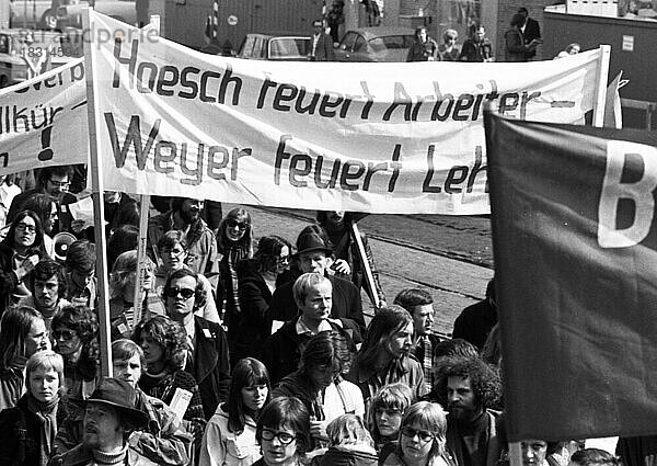 Das Berufsverbot  die Auswirkung des Radikalenerlasses  veranlasste mehr als 20. 000 Menschen unterschiedlicher Organisationen zu einer Demonstration am 14. 4. 1973 in Dortmund  Deutschland  Europa