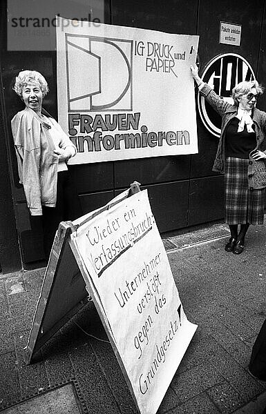 Der Deutsche Gewerkschaftsbund (DGB) startete eine Kampagne fuer die Gleichheit der Loehne fuer Maenner und Frauen hier am 19.09.1979 in Düsseldorf  Deutschland  Europa