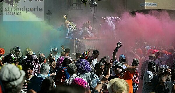 Das traditionelle Pulverfest ist fester Bestandteil des Karnevals auf La Palma  ESP  Spanien  Kanaren  La Palma  Europa