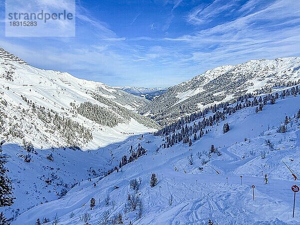 Skigebiet Hochzillertal  Abfahrt nach Hochfügen  Tirol  Österreich  Europa