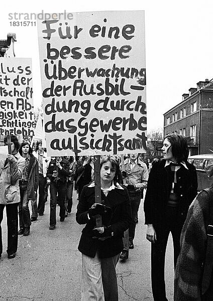 Die traditionelle Mai-Demonstration des Deutschen Gewerkschaftsbundes (DGB) am 1. 5. 1973 in Dortmund  Deutschland  Europa