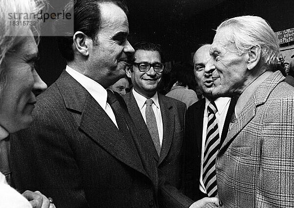 Der Besuch des KP-Chefs Georges Marchais der französischen bei den deutschen Kommunisten der DKP am 20. 10. 1973 in Essen. Max Reimann (KPD) N. N. Georges Marschais (KPF) N. von r  Deutschland  Europa