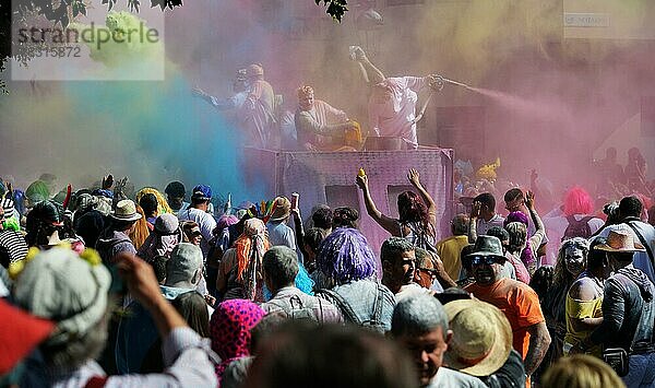 Das traditionelle Pulverfest ist fester Bestandteil des Karnevals auf La Palma  ESP  Spanien  Kanaren  La Palma  Europa