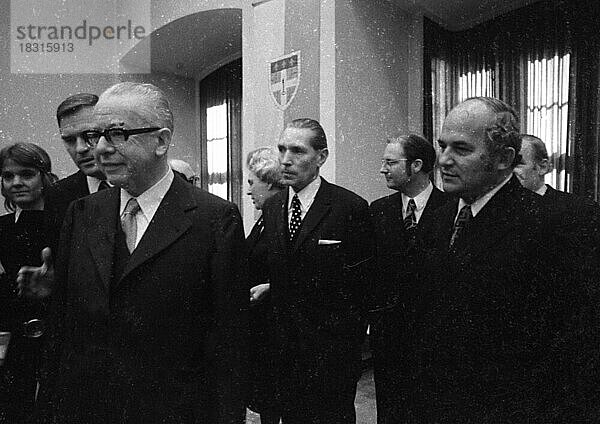Der Besuch des Bundespraesidenten Gustav Heinemann und seiner Frau Hilda am 9. 3. 1972 in Paderborn galt der Stadt  der auch der Wahlkreis des damaligen Kanzler-Kandidaten Rainer Barzel (CDU) war Gustav Heinemann Rainer Barzel  Deutschland  Europa