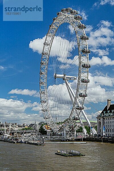 Riesenrad London Eye am Themseufer  London  City of London  England  United Kingdom  Großbritannien  Europa