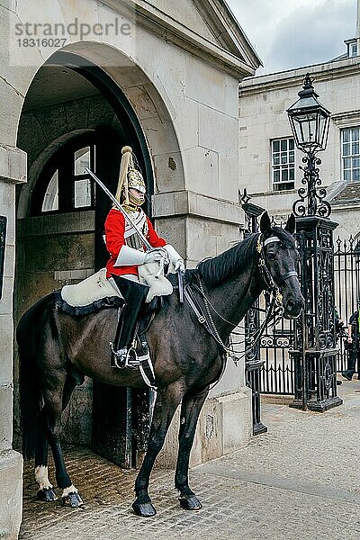 Wachsoldat der Royal Horse Guards in Whitehall  London  City of London  England  United Kingdom  Großbritannien  Europa