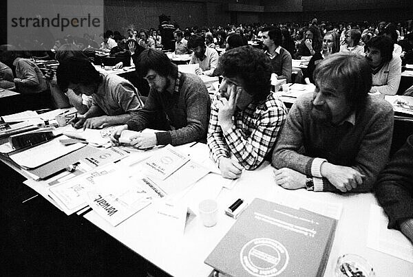 Die 11. Bundesjugendkonferenz der DGB-Jugend beriet im November 1981 Herausforderungen ihrer Organisation  Deutschland  Europa