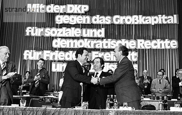 Der Parteitag der Deutschen Kommunistischen Partei (DKP) am 19.-21.3.1976 in Bonn. DKP-Spitzenfunktionaere Kart Bachmann  Hermann Gauthier  Herbert Mies  Max Reimann vorn v.r  Deutschland  Europa