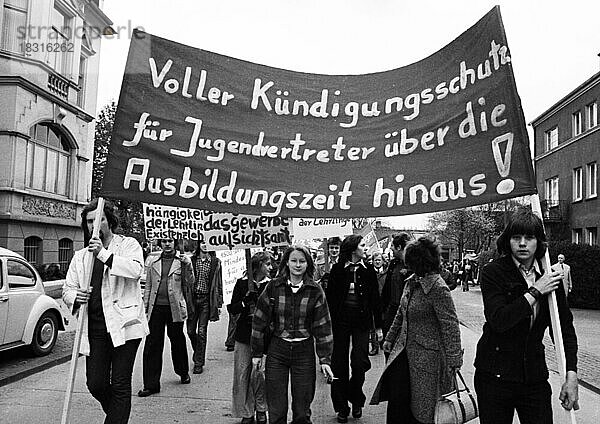 Die traditionelle Mai-Demonstration des Deutschen Gewerkschaftsbundes (DGB) am 1. 5. 1973 in Dortmund  Deutschland  Europa