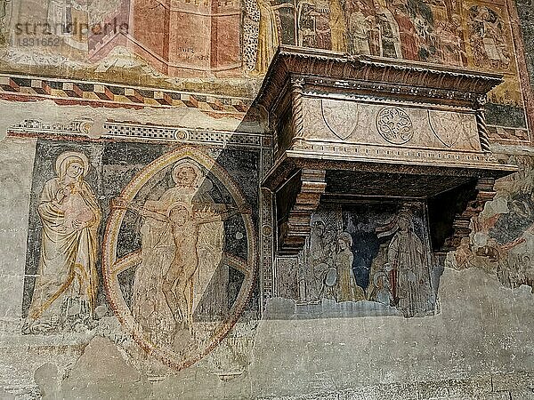 Fresken an der Nordwand des Querschiffs  Dom von Trient  Kathedrale San Vigilio  Cattedrale di San Vigilio  Trient  Trentino  Italien  Europa