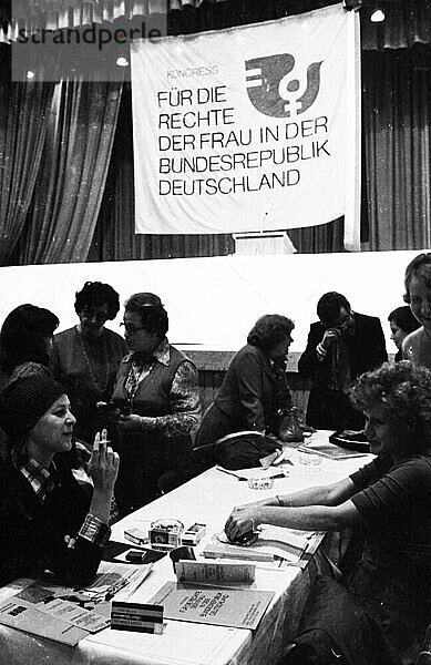 Zum Jahr der Frau 1975 veranstaltete eine Internationale Initiative der Frauen am 05.10.1975 einen Frauenkongress zur Foerderung der Rechte der Frau in Koeln  Deutschland  Europa