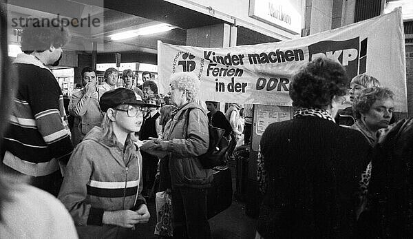 Die DKP-eigene Kinderorganisation Junge Pioniere schickt Kinder zur Erholung in die DDR. Juli 1981  Deutschland  Europa