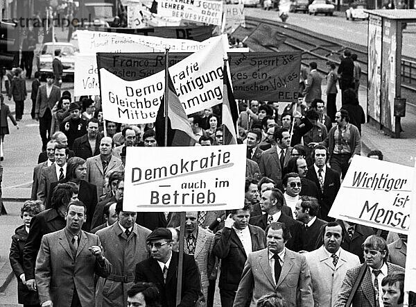 Die traditionelle Mai-Demonstration des Deutschen Gewerkschaftsbundes (DGB) am 1. 5. 1973 in Dortmund  Deutschland  Europa