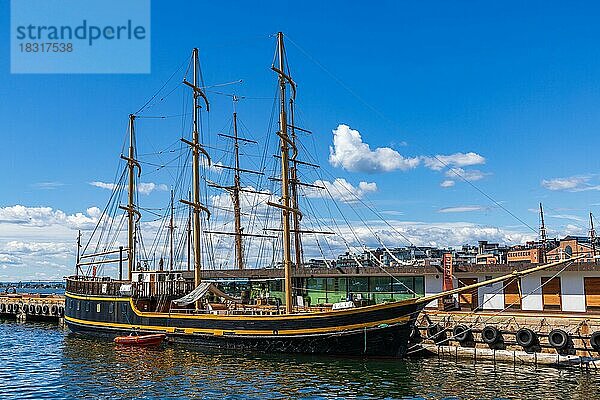 Schiffe im Hafen in Oslo  Norwegen  Europa