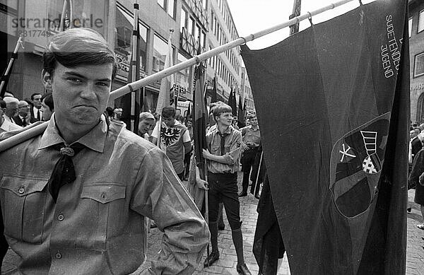 Jaehrlich begeht die Sudetendeutsche Landsmannschaft  hier am 27. 5. 1969 in Nuernberg  traditionell der Sudetendeutschen Tag  Deutschland  Europa