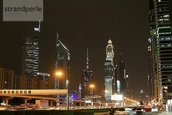 Sheikh Zayed Road by night  Dubai  United Arab Emirates | Sheikh Zayed Road bei Nacht  Vereinigte Arabische Emirate  Asien
