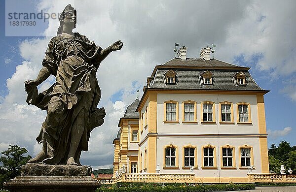 Schloss Veitshöchheim  ehemalige Sommerresidenz der Fuerstbischoefe von Würzburg  Veitshoechheim  Unterfranken  Bayern  Deutschland  Europa