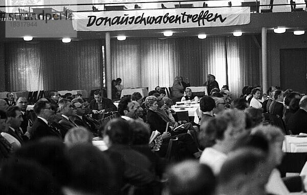 Das Treffen der Donauschwaben in der Westafelenhalle in Dortmund im Ja hre 1970  Deutschland  Europa