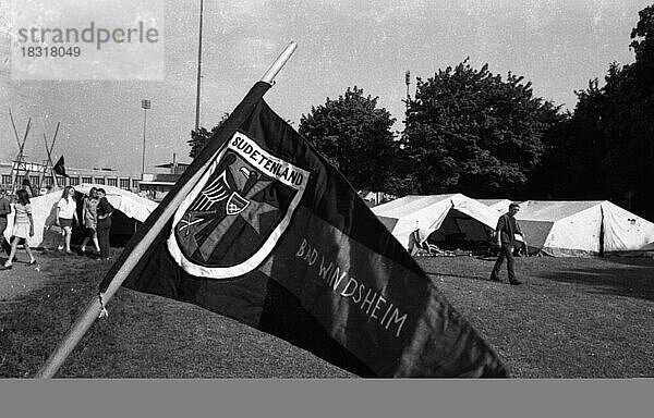 Jaehrlich begeht die Sudetendeutsche Landsmannschaft  hier am 27. 5. 1969 in Nuernberg  traditionell der Sudetendeutschen Tag  Deutschland  Europa