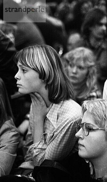 Das Festival der Jugend  veranstaltet von den DKP-nahen Jugend- und Studentenorganisationen SDAJ und MSB Spartakus zog am 24.4.1976 mehrere tausend Jugendliche in Dortmund an  Deutschland  Europa