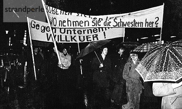 Gegen die Entlassung zweier Krankenschwestern richtete sich ein Protest von Teilen der Belegschaft am Klinikum Essen am 19. 10. 1973  Deutschland  Europa