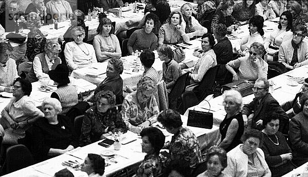 Am 10. 10. 1971 beging die Westdeutsche Frauenfriedensbewegung (WFFB) in Dortmund ihr 20-jaehriges Bestehen  Deutschland  Europa