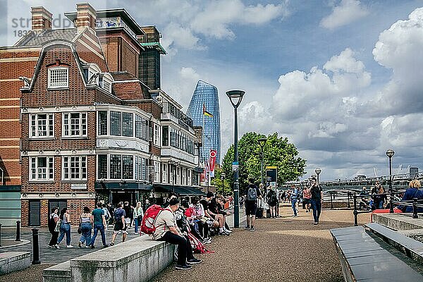 Uferpromenade an der Themse  London  City of London  England  United Kingdom  Großbritannien  Europa