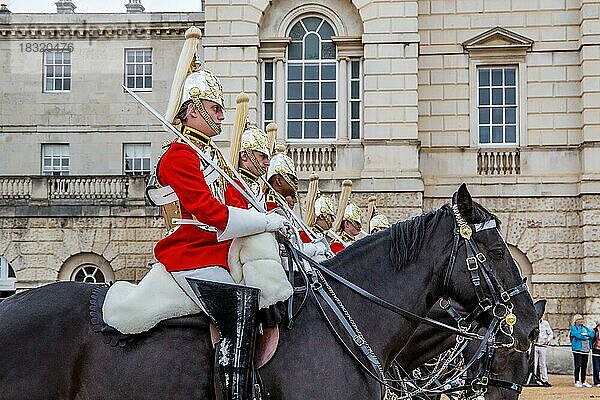 Wachablösung der Royal Horse Guards in Whitehall  London  City of London  England  United Kingdom  Großbritannien  Europa
