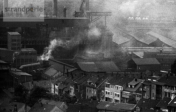 Die Stadt Neunkirchen wurde dominiert vom Industriedreck und den Neunkircher Eisenwerken am 02.08. 1979  Deutschland  Europa