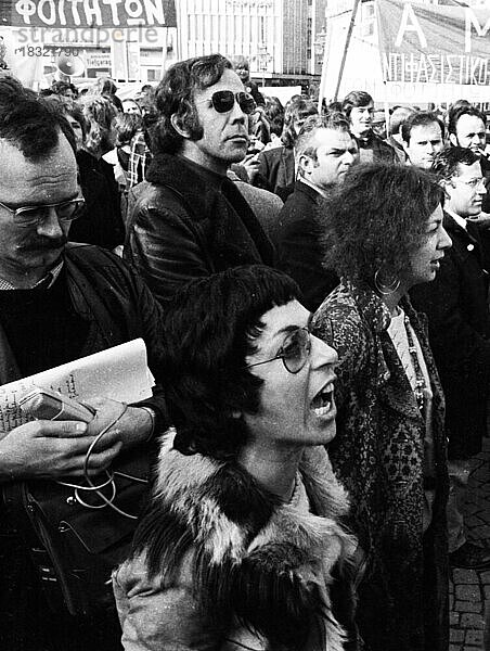 Griechen und Deutsche demonstrierten am 10. 3. 1973 in Bonn gegen die griechische Militaerjunta und fuer Freiheit in Griechenland  Deutschland  Europa