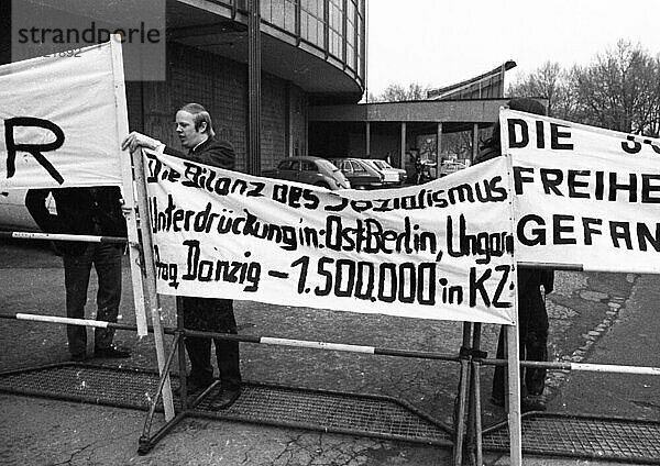 Die traditionellen Kulturtage der Stadt Dortmund- hier am 14. 5. 1973 in Dortmund- standen in diesem Jahr im Zeichen der UdSSR. Gegen- demo  Deutschland  Europa