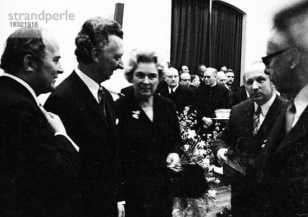 Der Besuch des Bundespraesidenten Gustav Heinemann und seiner Frau Hilda am 9. 3. 1972 in Paderborn galt der Stadt  der auch der Wahlkreis des damaligen Kanzler-Kandidaten Rainer Barzel (CDU) war. Gustav Heinemann Rainer Barzel  Deutschland  Europa