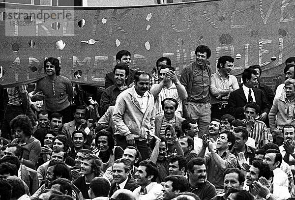 Der Streik bei den Ford-Werken  hier am 27. -29. 8. 1973 in Koeln  war ein Spontanstreik (Wilder Streik) und Teil einer gleichen Serie  der dominiert wurde durch tuerkische Migranten  Verursacht auch durch starke Inflation  Deutschland  Europa