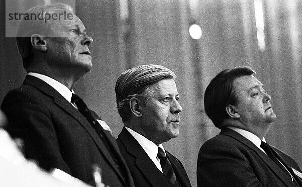 SPD-Parteitag April 1982. Willy Brandt  Helmut Schmidt  Holger Börner  Deutschland  Europa