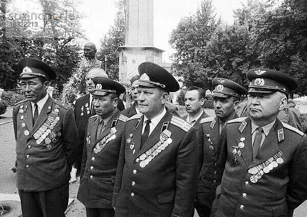 Impressionen aus der UdSSR 1972. . Tag der Befreiung vom NS-Regime. Kriegsveteranen  UZB  Usbekistan  Asien