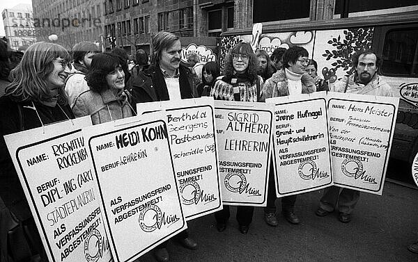 Betroffene des Radikalenerlasses und ihre Freunde demonstrierten gegen Berufsverbote 02.02.1980 in Stuttgart  Deutschland  Europa