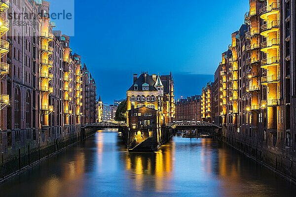 Abendstimmung in der Speicherstadt  Hamburg  deutschland