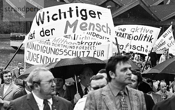 Die traditionelle Mai-Demonstration des Deutschen Gewerkschaftsbundes (DGB) am 1. 5. 1973 in Dortmund  Deutschland  Europa