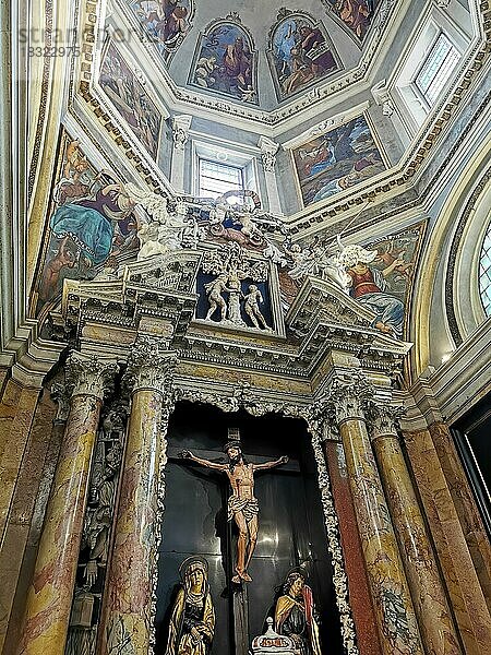 Altar der Kreuzkapelle  Dom von Trient  Kathedrale San Vigilio  Cattedrale di San Vigilio  Trient  Trentino  Italien  Europa