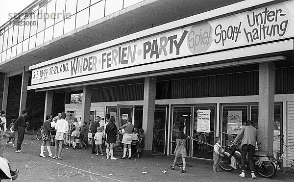Die erste Kinder-Ferien-Party  hier in der Dortmunder Westfalenhalle am 15. 7. 1970  hat bis heute Bestand besonders bei Kindern aus beduerftigen Familien fuer die sie vor allem eingerichtet wurde  Deutschland  Europa