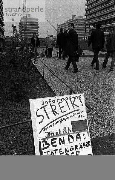 Die Ruhr-Aktion gegen die Notstandsgesetze im Jahre 1968 wandte sich mit zahlreichen oertlichen Aktionen der Studenten  Schueler  Frauen und Gewerkschaftler in den Staedten des Reviers gegen die Notstandsgesetzgebung  Deutschland  Europa
