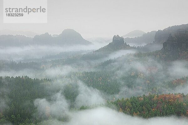 Blick vom Gleitmannshorn über den Kleinen Zschand zum Winterstein  Elbsandsteingebirge  NP Sächsische Schweiz  Sachsen  Deutschland  Europa